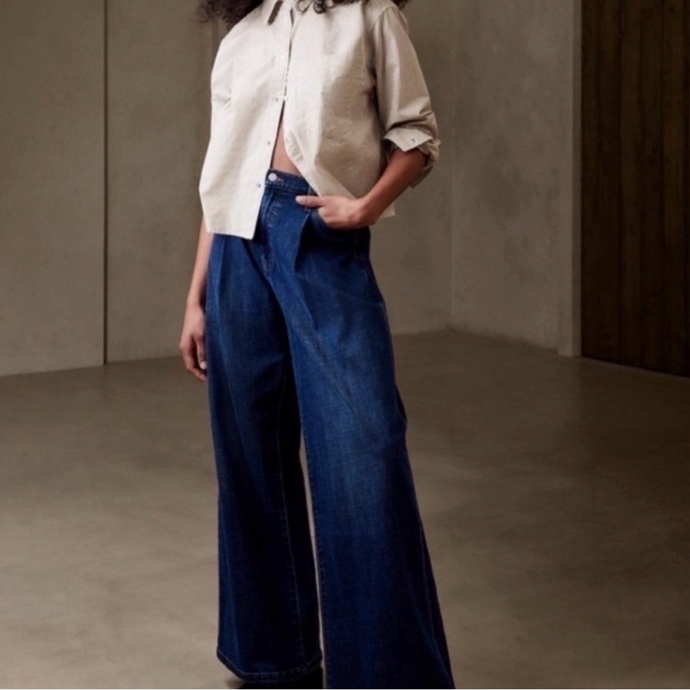 High-waisted Blue Wide-Leg Jeans